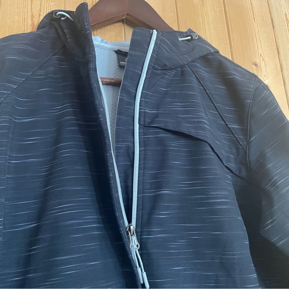 New Balance Shell Jacket - Picture 2 of 5
